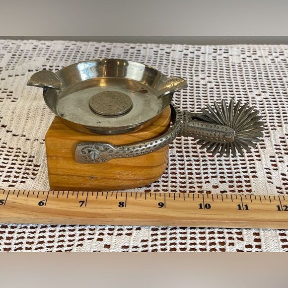 Interesting cool vintage ashtray || wood and metal ashtray with Chilean coins - Picture 11 of 12